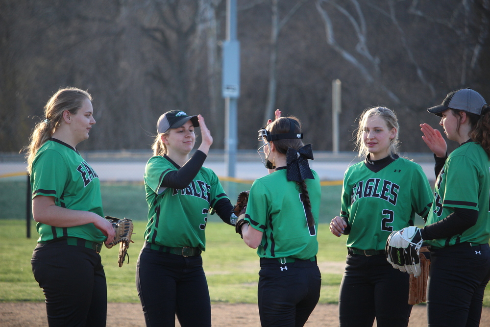 Lady Eagles Now 1-1 in Conference